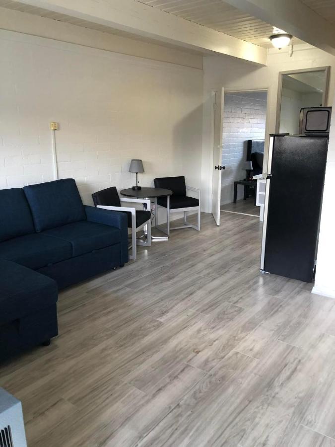 Thunderbird Motel Поукателоу Екстериор снимка