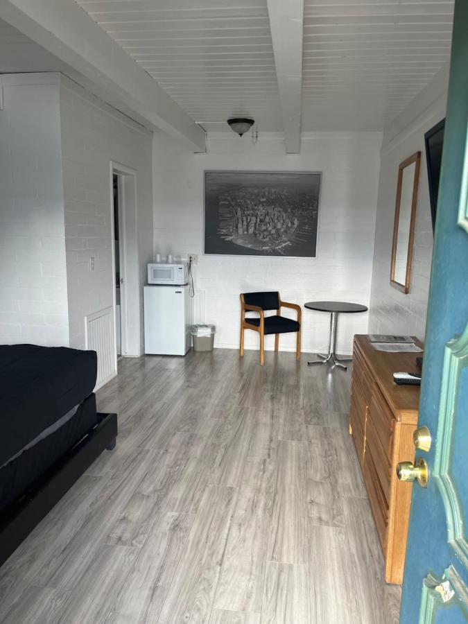 Thunderbird Motel Поукателоу Екстериор снимка