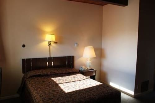 Thunderbird Motel Поукателоу Екстериор снимка